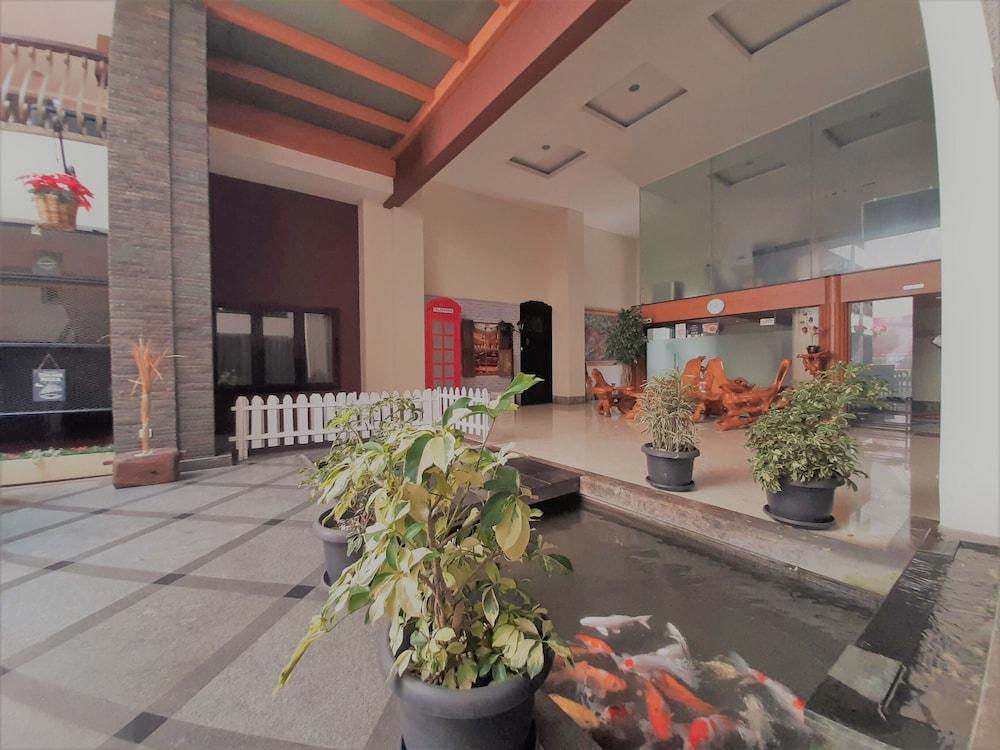 The Palais Hotel Dago Bandung Ngoại thất bức ảnh